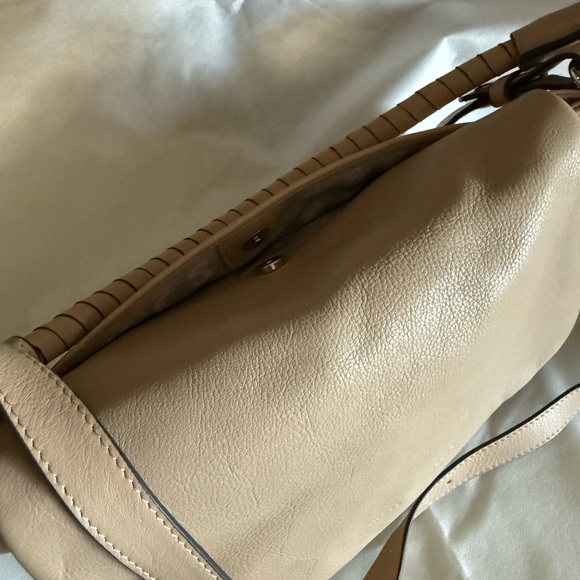 Elegant Tan Leather Shoulder Bag - Picture 10 of 17
